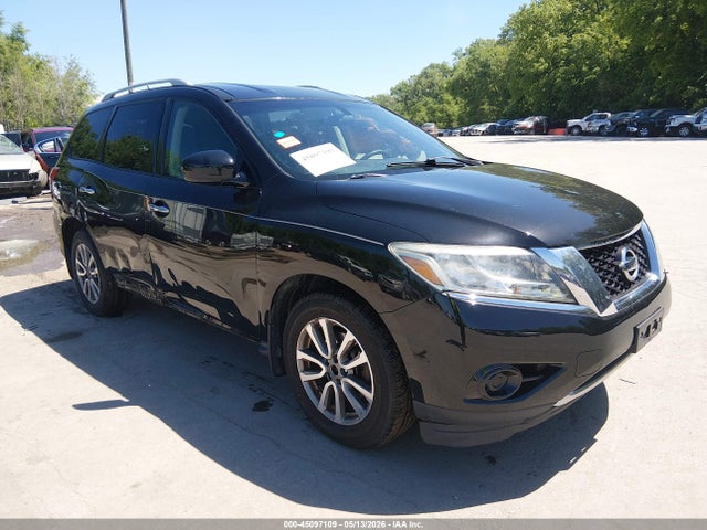 Salvage Nissan Pathfinder Image