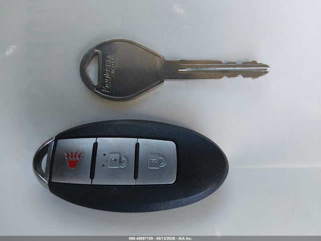 Nissan Pathfinder S