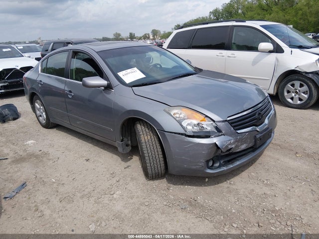 Salvage Nissan Altima Image