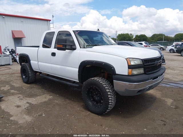 Salvage Chevrolet Silverado 1500 Image