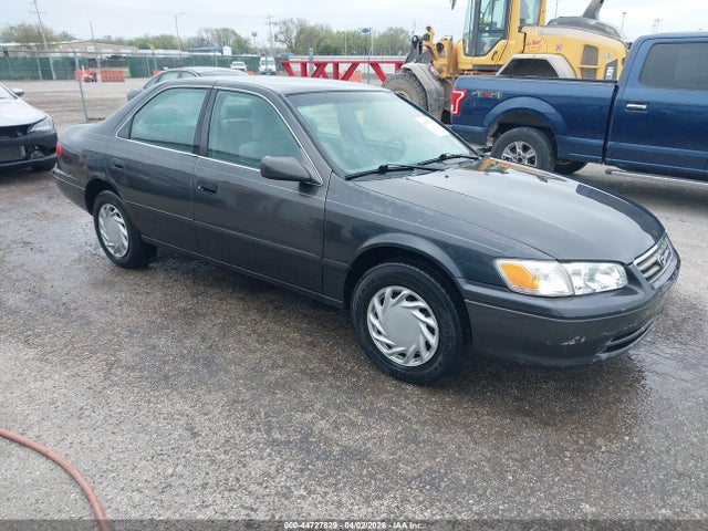Salvage Toyota Camry Image