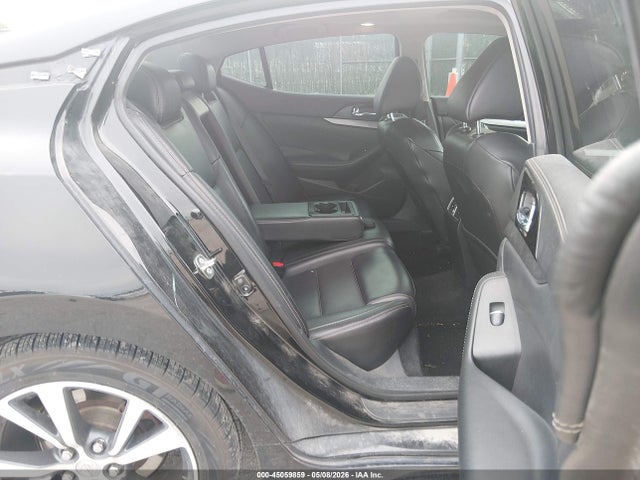 Nissan Maxima