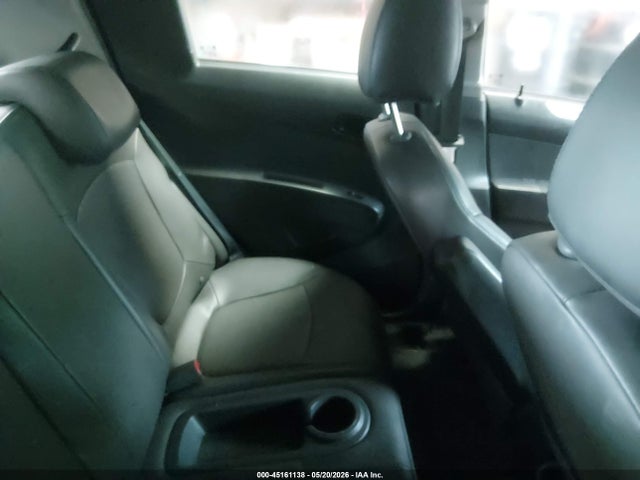 Chevrolet Spark 2lt Auto