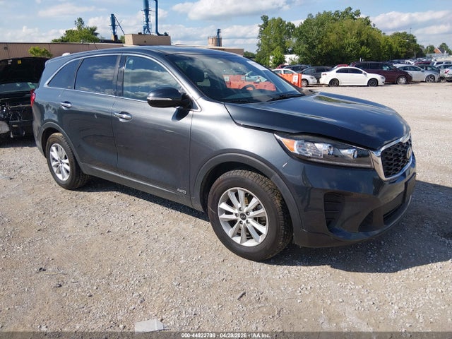 Salvage Kia Sorento Image