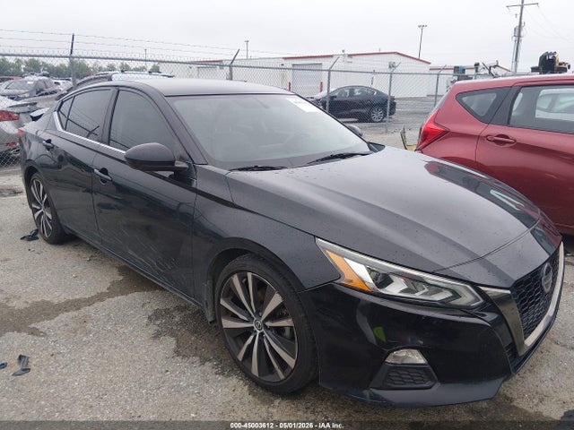 Salvage Nissan Altima Image