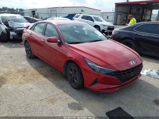 Salvage Hyundai ELANTRA Image