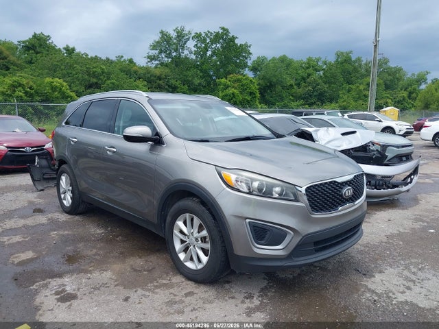 Salvage Kia Sorento Image