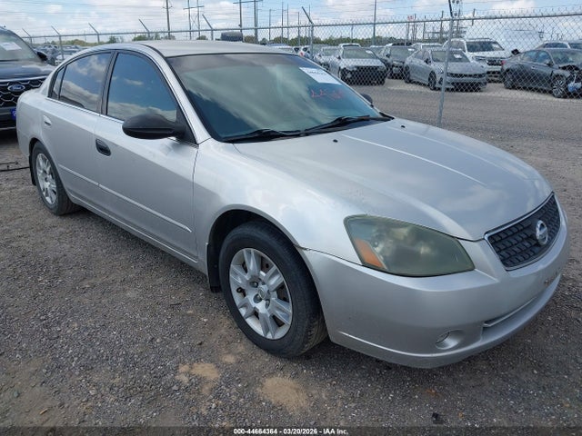 Salvage Nissan Altima Image