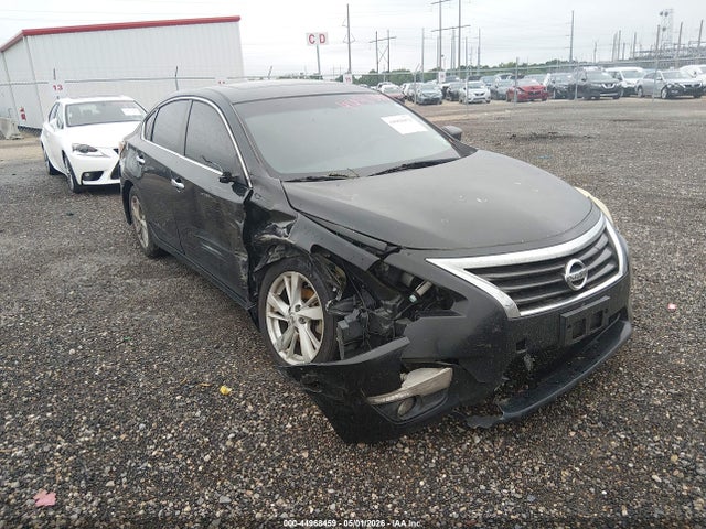 Salvage Nissan Altima Image