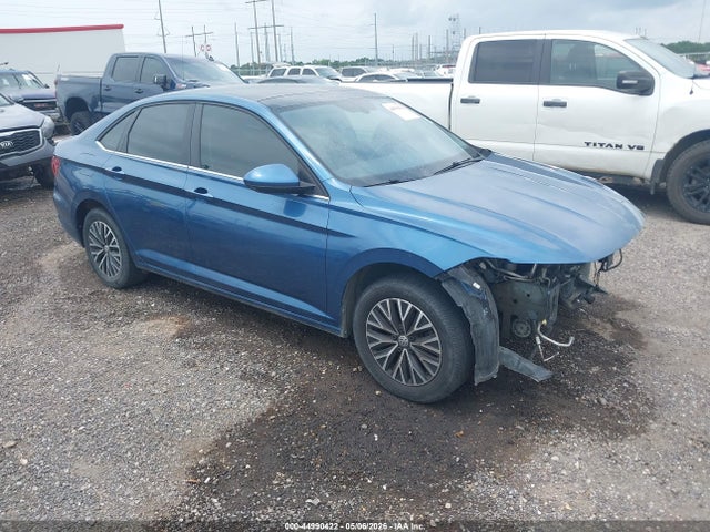 Salvage Volkswagen Jetta Image