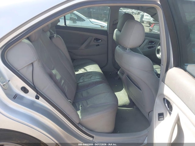 Toyota Camry Le V6