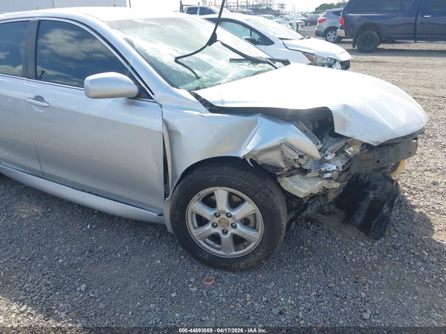 Toyota Camry Le V6