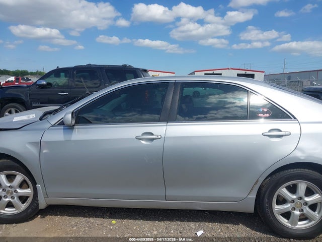 Toyota Camry Le V6