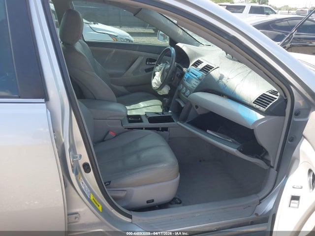 Toyota Camry Le V6