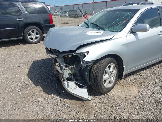 Toyota Camry Le V6