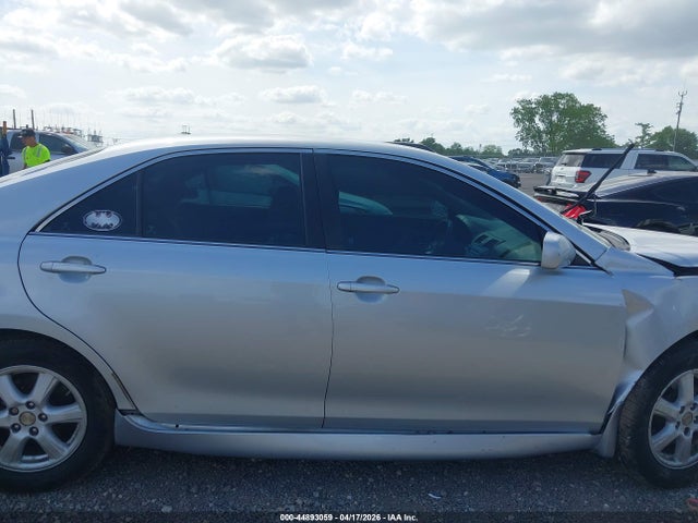 Toyota Camry Le V6