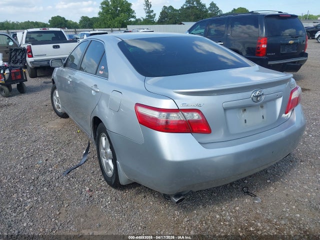 Toyota Camry Le V6