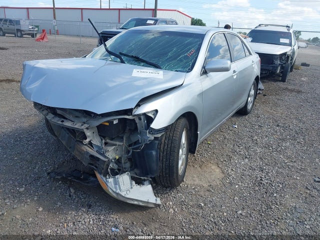 Toyota Camry Le V6