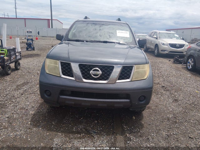 Nissan Pathfinder Xe