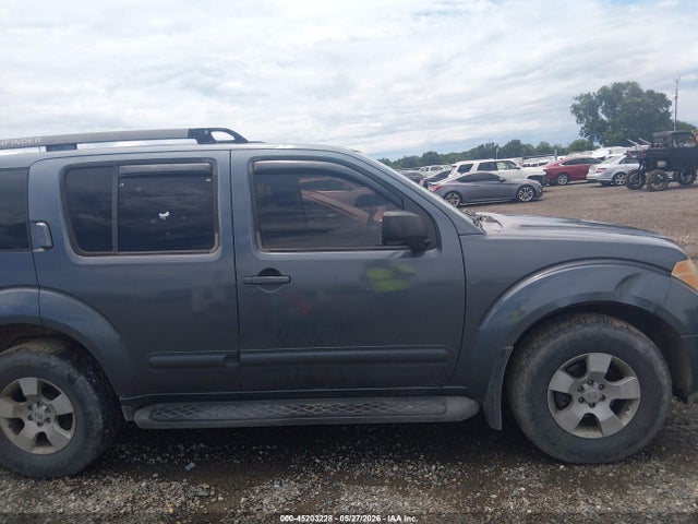 Nissan Pathfinder Xe