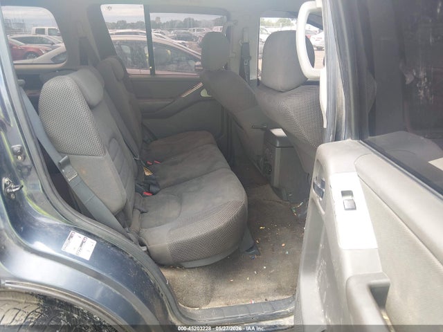 Nissan Pathfinder Xe