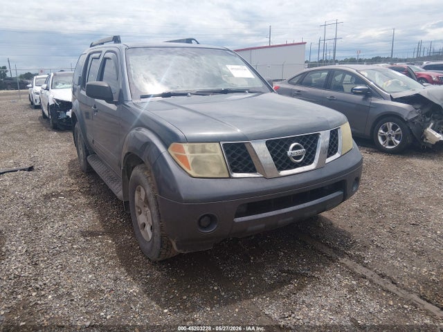 Salvage Nissan Pathfinder Image