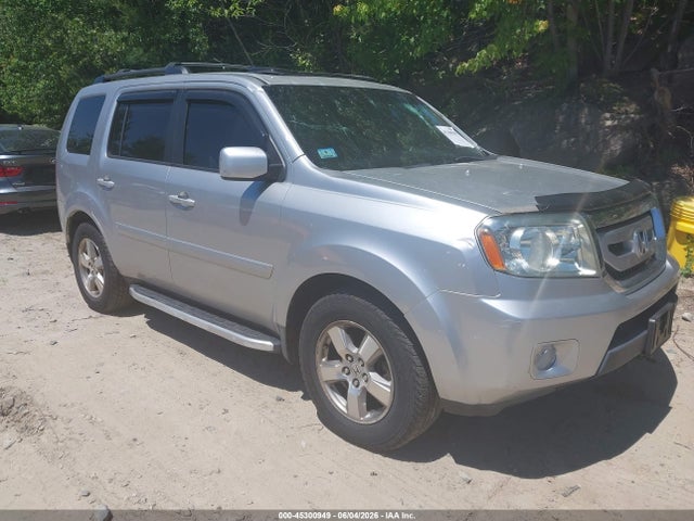 Salvage Honda Pilot Image