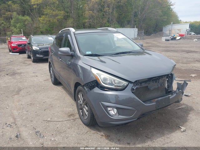 Salvage Hyundai TUCSON Image