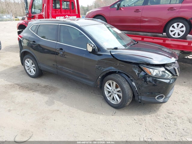 Salvage Nissan Rogue Image