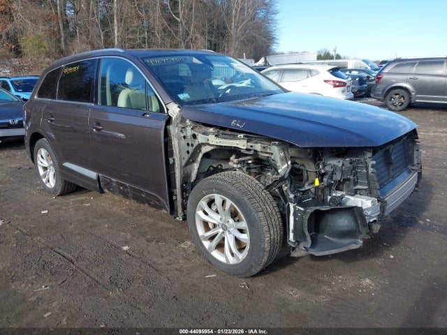 Salvage Audi Q7 Image