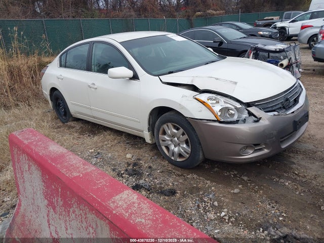 Salvage Nissan Altima Image