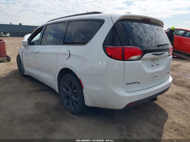Chrysler Pacifica Limited