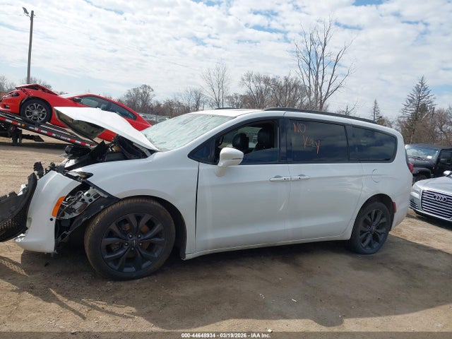 Chrysler Pacifica Limited