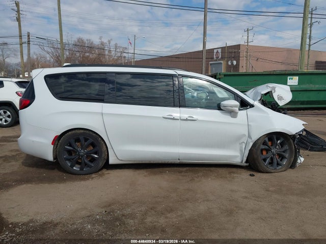 Chrysler Pacifica Limited