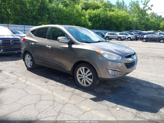 Salvage Hyundai TUCSON Image