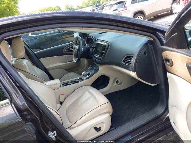 Chrysler 200 C