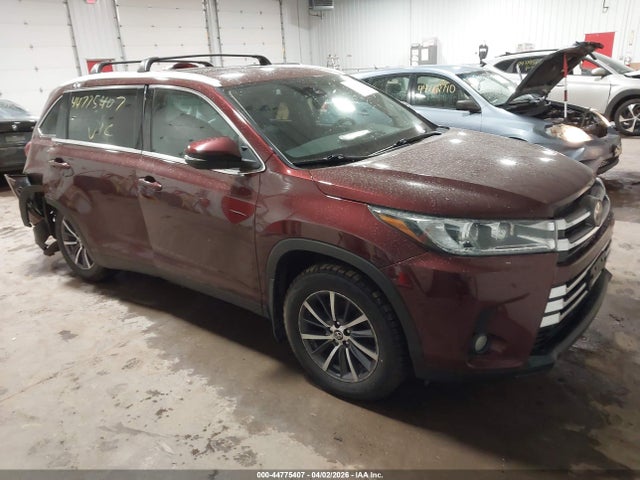 Salvage Toyota Highlander Image
