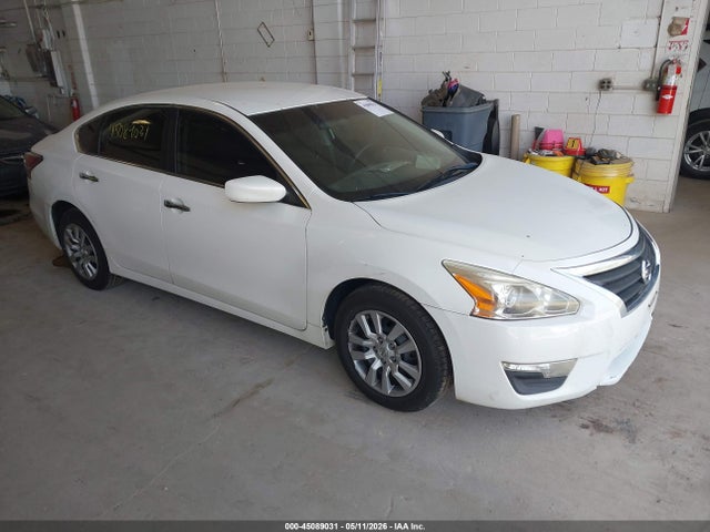 Salvage Nissan Altima Image