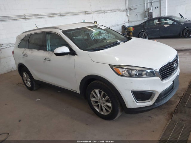 Salvage Kia Sorento Image