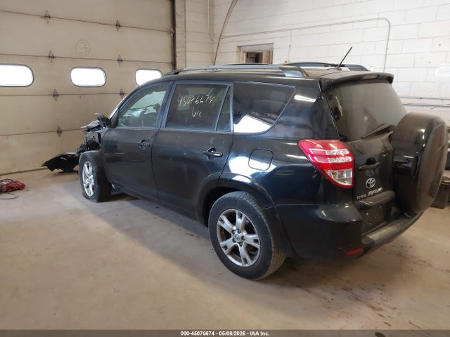 Toyota RAV4 Limited V6