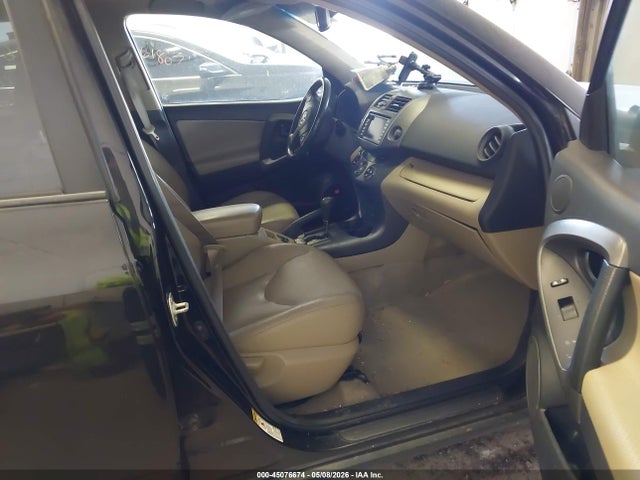 Toyota RAV4 Limited V6