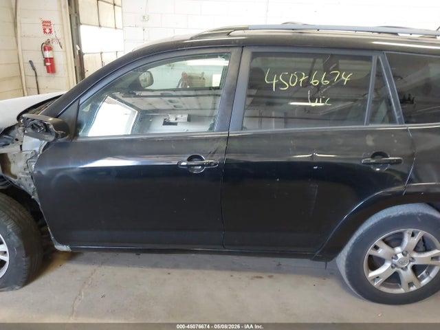 Toyota RAV4 Limited V6