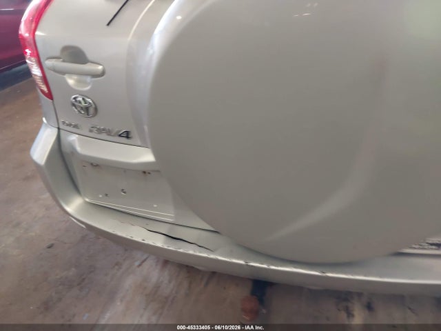 Toyota RAV4 Base V6