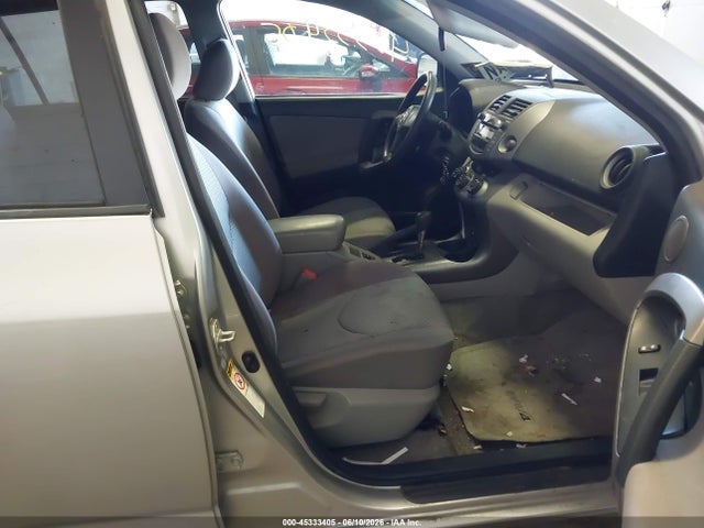 Toyota RAV4 Base V6