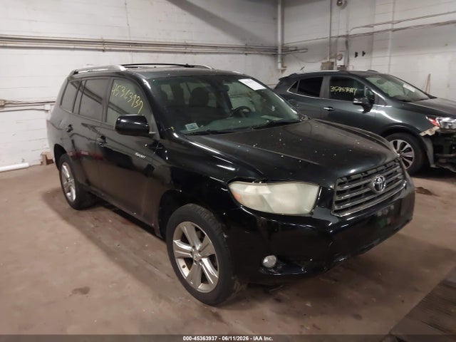 Salvage Toyota Highlander Image