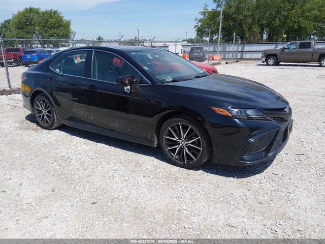 Salvage Toyota Camry Image