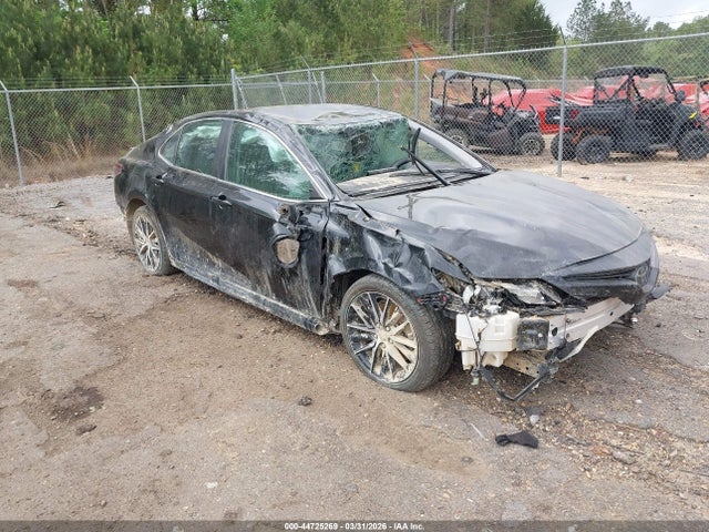 Salvage Toyota Camry Image