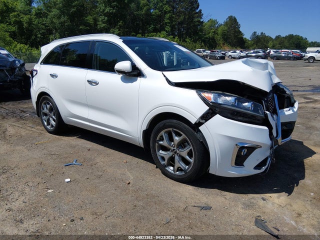 Salvage Kia Sorento Image