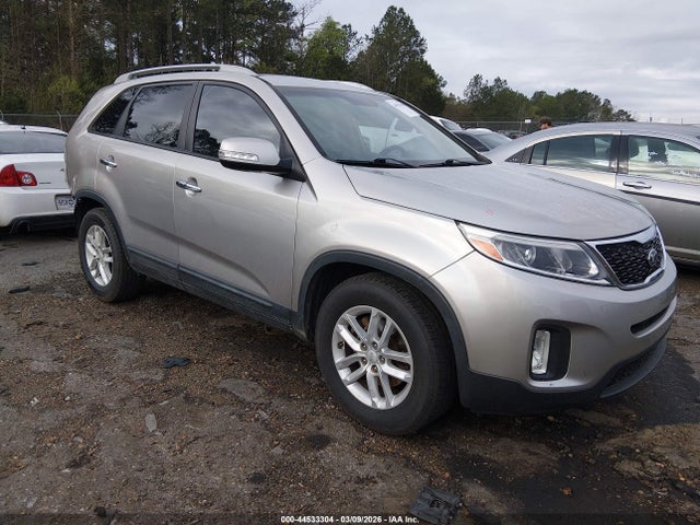 Salvage Kia Sorento Image