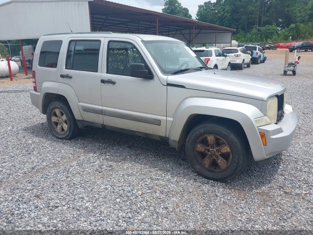Salvage Jeep Liberty Image